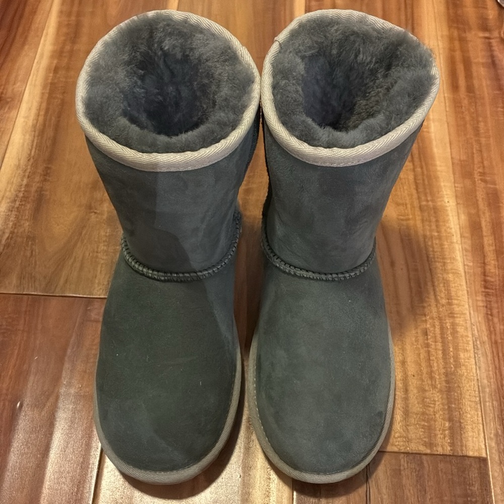 UGG Gray Shearling Boots✨